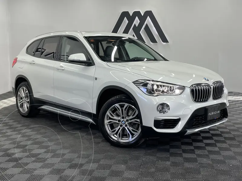 Foto BMW X1 sDrive 20iA X Line usado (2019) color Blanco precio $427,999