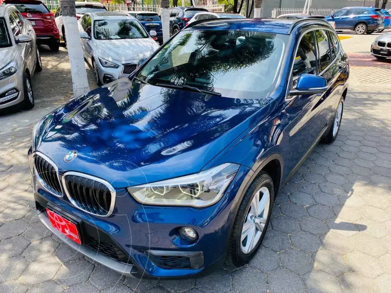 Foto BMW X1 sDrive 18iA usado (2019) color Azul precio $457,000