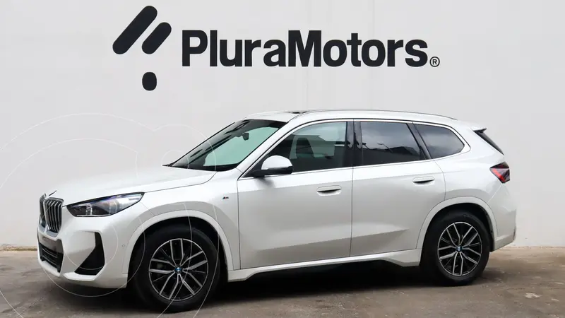 Foto BMW X1 sDrive18i usado (2025) color Blanco financiado en mensualidades(enganche $204,380 mensualidades desde $17,413)