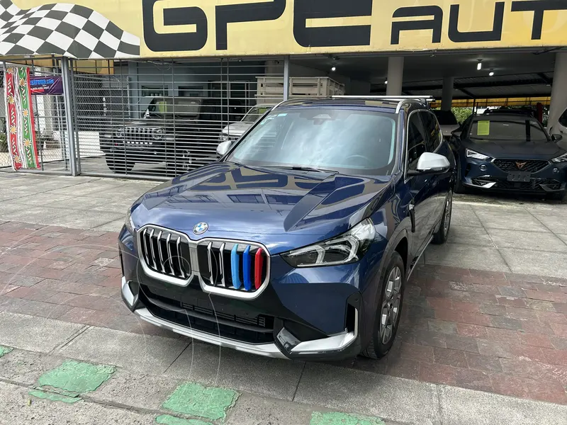 Foto BMW X1 sDrive18i usado (2023) color Azul Medianoche financiado en mensualidades(enganche $175,560 mensualidades desde $15,296)