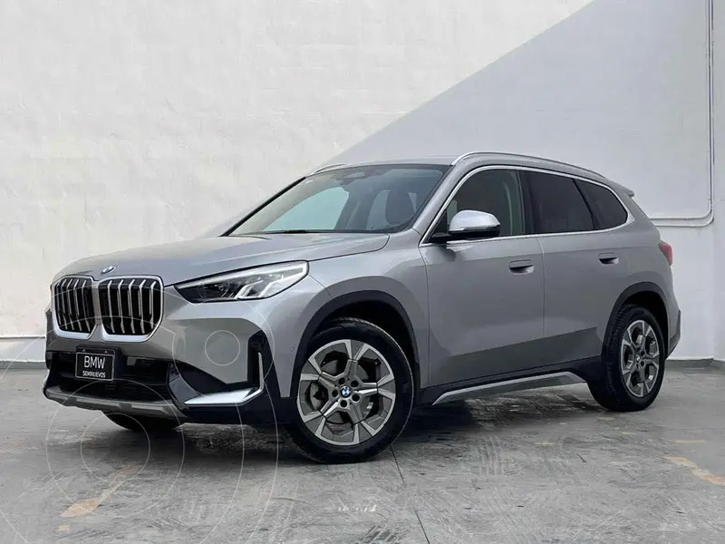 Foto BMW X1 sDrive20i usado (2024) color Gris financiado en mensualidades(enganche $186,780 mensualidades desde $18,426)