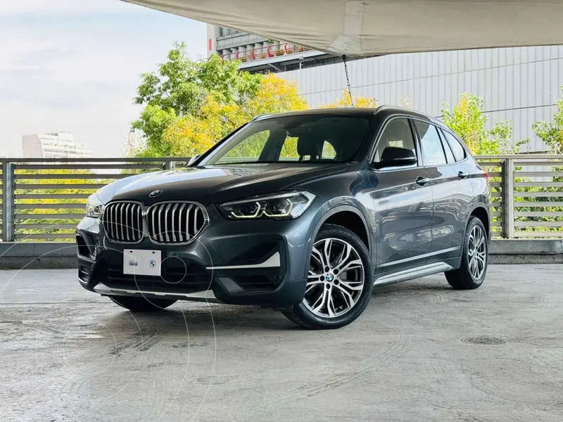 Foto BMW X1 sDrive 20iA X Line usado (2022) color Gris financiado en mensualidades(enganche $116,380 mensualidades desde $11,481)