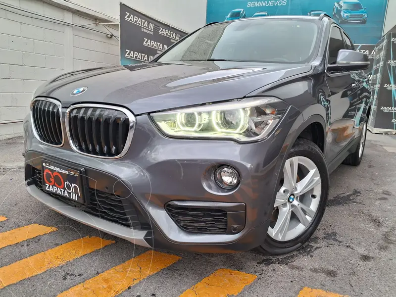 Foto BMW X1 sDrive 18iA usado (2019) color Gris financiado en mensualidades(enganche $128,750 mensualidades desde $7,468)