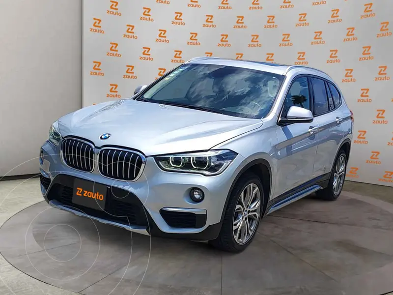 Foto BMW X1 sDrive 20iA X Line usado (2019) color Plata financiado en mensualidades(enganche $71,095 mensualidades desde $5,439)