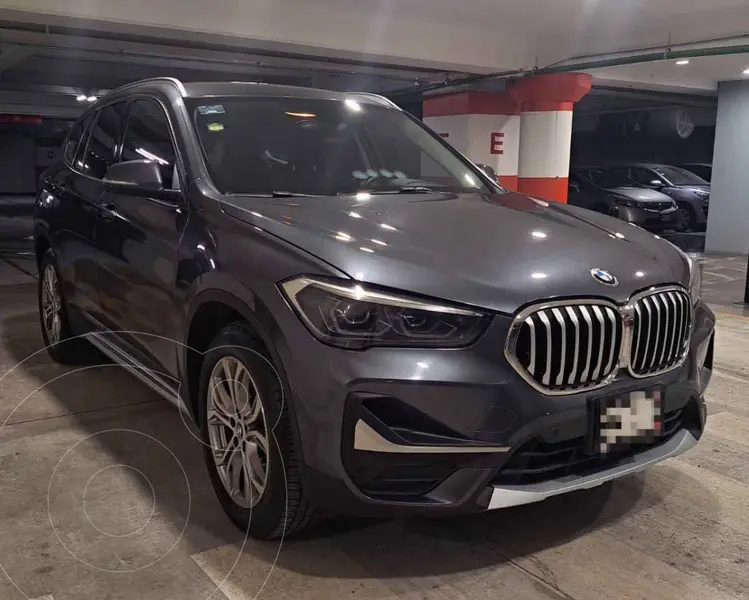 Foto BMW X1 sDrive20i usado (2021) color Gris precio $499,000