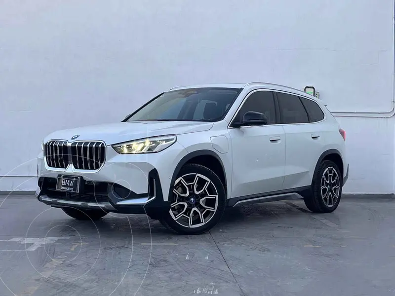 Foto BMW X1 xDrive25e usado (2024) color Blanco financiado en mensualidades(enganche $215,380 mensualidades desde $21,247)