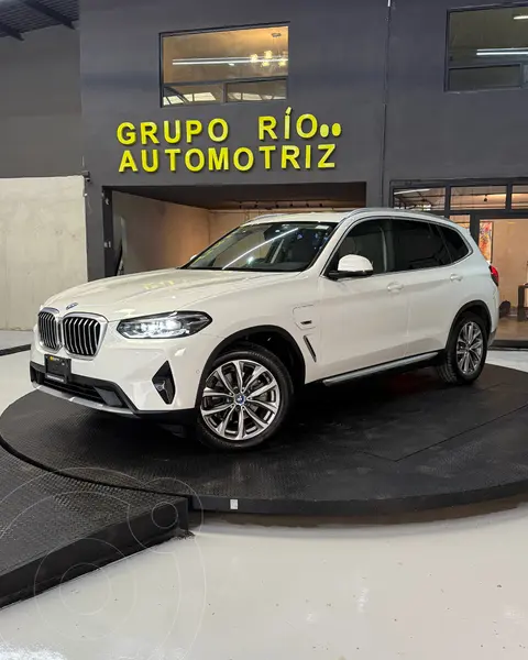 Foto BMW X3 xDrive30e usado (2022) color Blanco financiado en mensualidades(enganche $90,038 mensualidades desde $18,983)