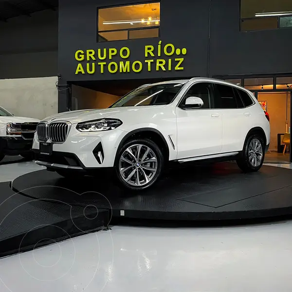 Foto BMW X3 xDrive30i usado (2023) color Blanco precio $909,000