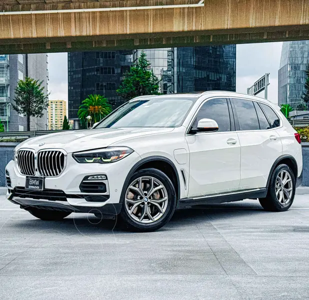 Foto BMW X5 xDrive45e (Hibrido Conectable) usado (2020) color Blanco financiado en mensualidades(enganche $171,380 mensualidades desde $16,906)