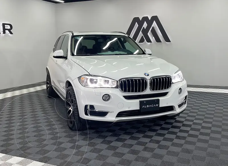 Foto BMW X5 xDrive 40e Excellence (Hibrido) usado (2017) color Blanco precio $514,999