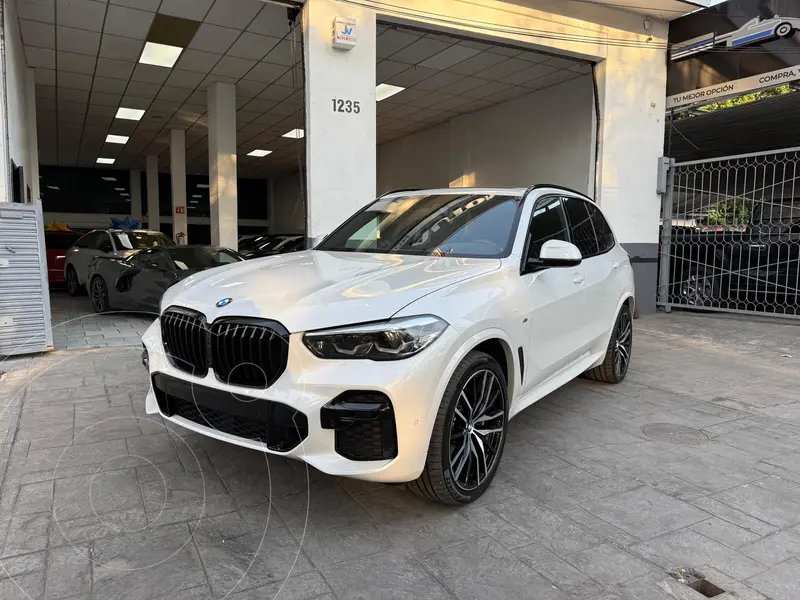 Foto BMW X5 M50i usado (2022) color Blanco financiado en mensualidades(enganche $260,000 mensualidades desde $36,630)
