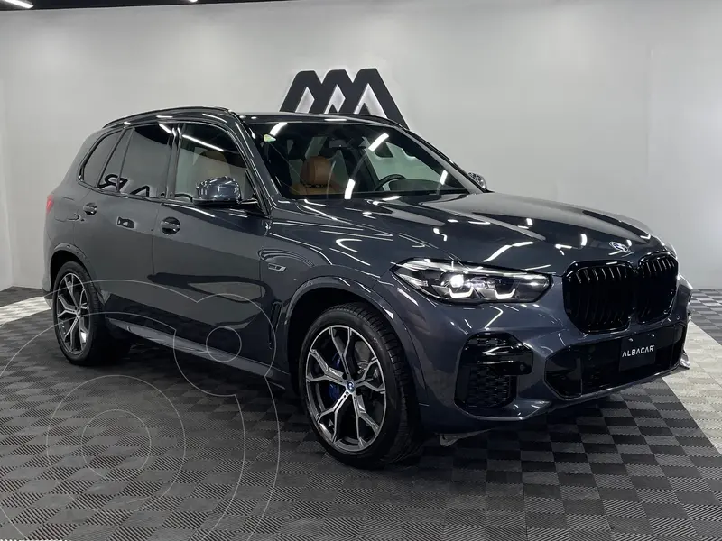 Foto BMW X5 xDrive45e usado (2022) color Gris precio $1,052,999
