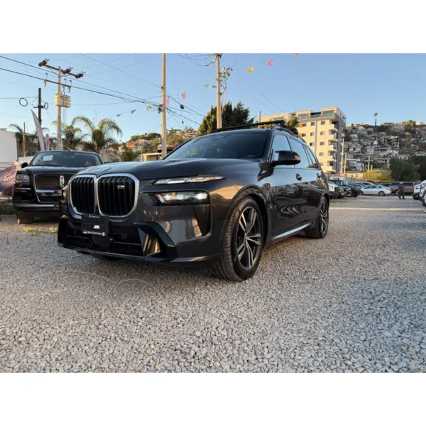 Foto BMW X7 M60i usado (2024) color Negro precio $1,400,000