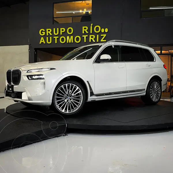 Foto BMW X7 xDrive40i usado (2024) color Blanco precio $1,980,000