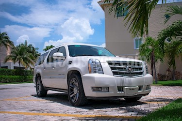 Cadillac Escalade ESV Platinum usado (2013) color Blanco Diamante precio $700,000