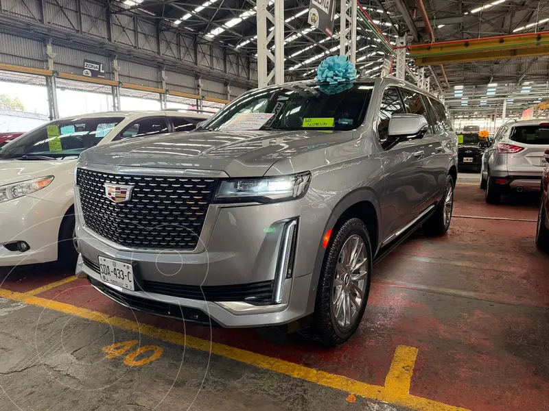 Foto Cadillac Escalade Premium Luxury ESV usado (2023) color Plata financiado en mensualidades(enganche $431,000 mensualidades desde $39,000)