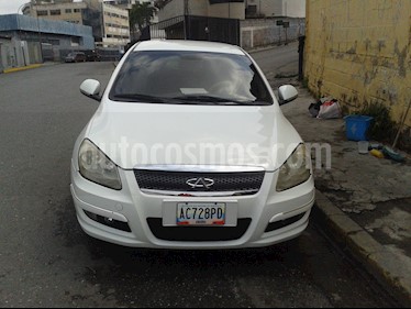 foto Chery Orinoco 1.8L usado (2012) color Blanco precio u$s2.900