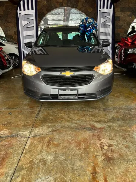 Foto Chevrolet Aveo LS usado (2022) color plateado precio $222,000