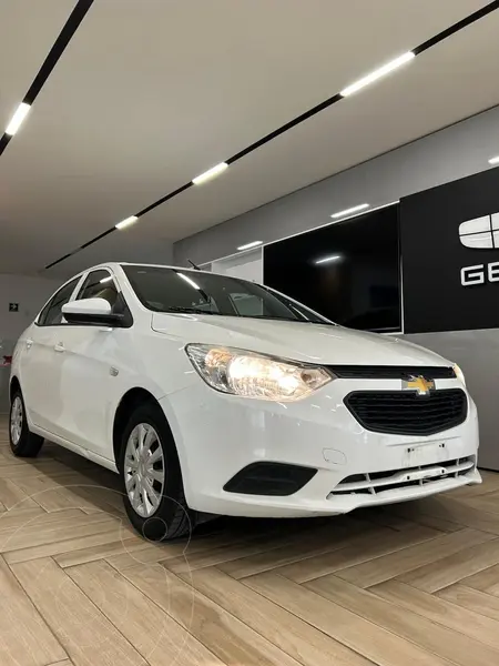 Foto Chevrolet Aveo LS Aut usado (2023) color Blanco financiado en mensualidades(enganche $94,046 mensualidades desde $3,957)