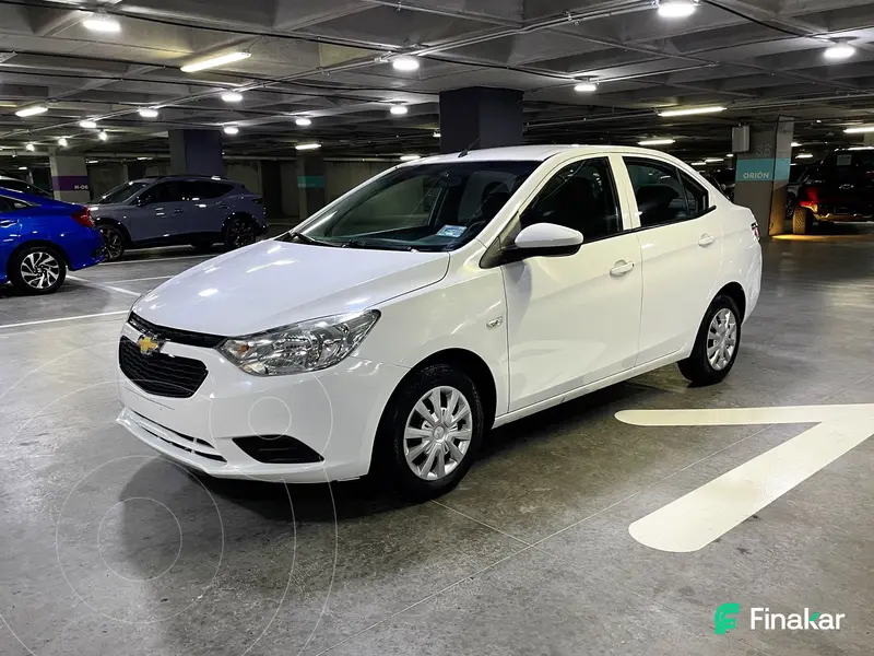 Foto Chevrolet Aveo LS Aut usado (2023) color Blanco precio $240,000