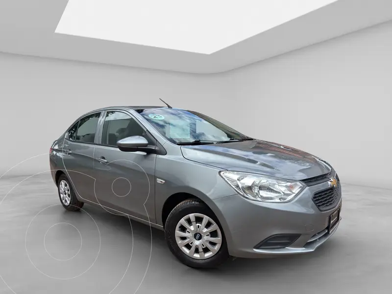 Foto Chevrolet Aveo LS usado (2023) color Gris precio $228,600