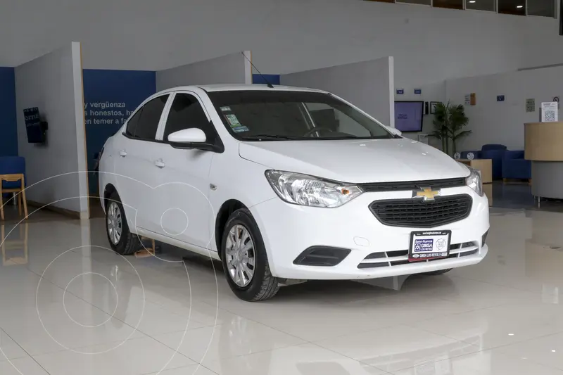 Foto Chevrolet Aveo LS Aut usado (2023) color Blanco financiado en mensualidades(enganche $69,375 mensualidades desde $4,999)