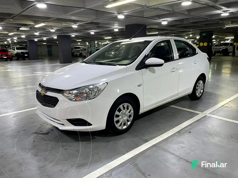 Foto Chevrolet Aveo LS Aut usado (2023) color Blanco precio $214,000