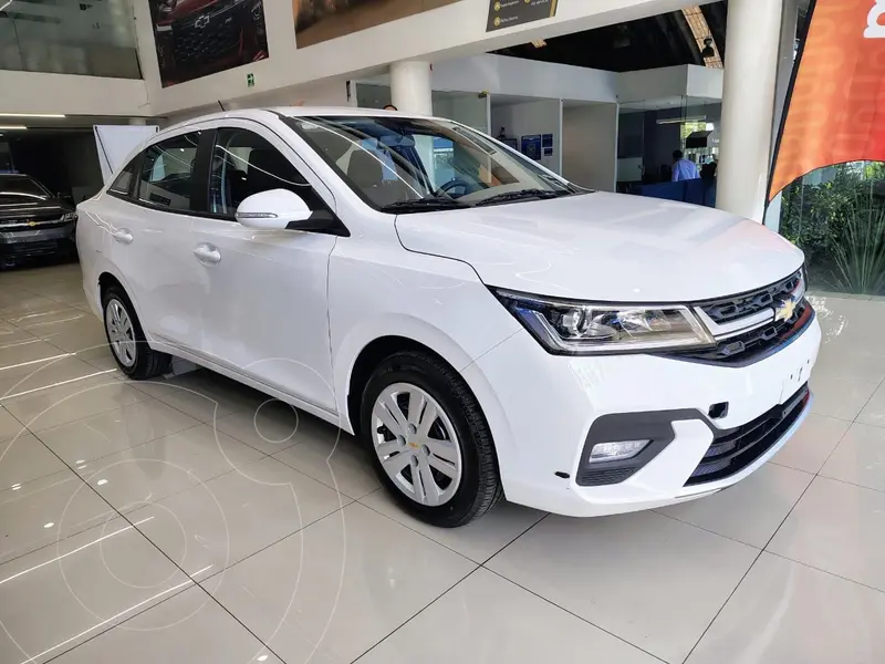Foto Chevrolet Aveo LS usado (2025) color Blanco precio $269,499