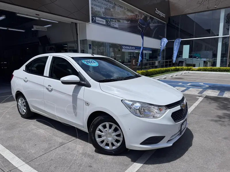 Foto Chevrolet Aveo LS Aut usado (2023) color Blanco financiado en mensualidades(enganche $91,960 mensualidades desde $3,869)
