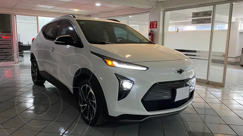 Foto Chevrolet Bolt EUV LT usado (2022) color Blanco precio $543,000