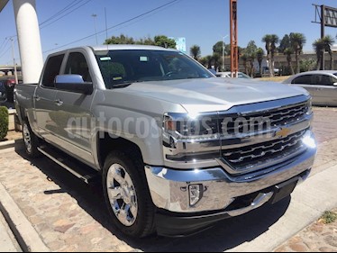 Foto venta Auto usado Chevrolet Cheyenne 2500 4x4 Crew Cab LTZ (2017) color Gris Metalico precio $689,000