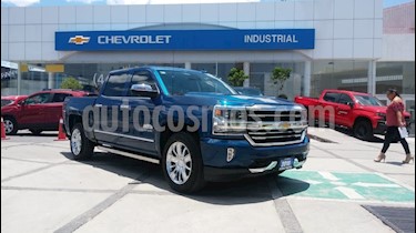 Foto venta Auto usado Chevrolet Cheyenne Cabina Doble High Country 4X4 (2018) color Azul precio $795,000