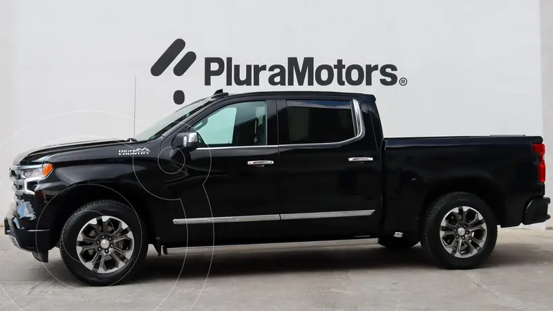 Foto Chevrolet Cheyenne 6.2L High Country usado (2024) color Negro financiado en mensualidades(enganche $285,780 mensualidades desde $24,349)