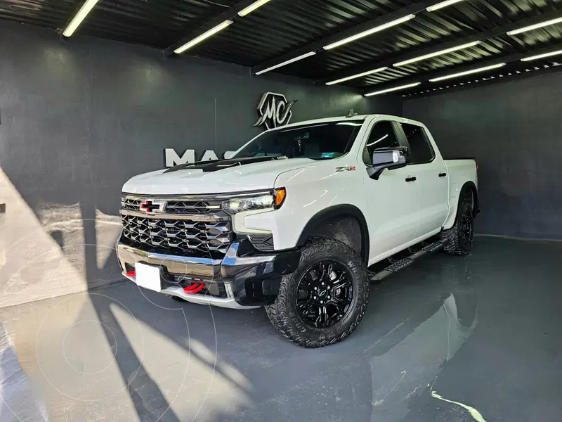 Foto Chevrolet Cheyenne ZR2 usado (2022) color Blanco precio $1,089,000