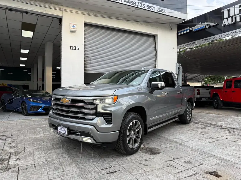 Foto Chevrolet Cheyenne 6.2L High Country usado (2023) color Gris precio $1,099,900
