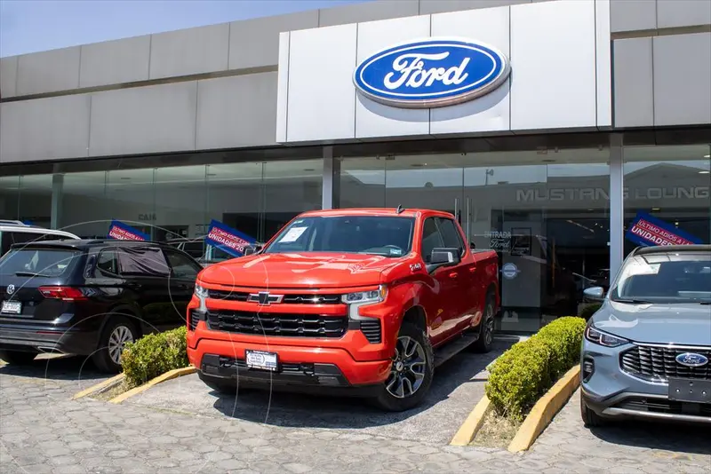 Foto Chevrolet Cheyenne CREW CAB 4X4 RST usado (2023) color Rojo precio $910,000