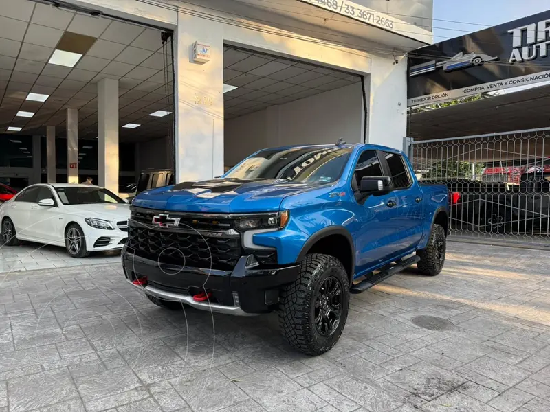 Foto Chevrolet Cheyenne ZR2 usado (2022) color Azul Metalico financiado en mensualidades(enganche $240,000 mensualidades desde $36,747)
