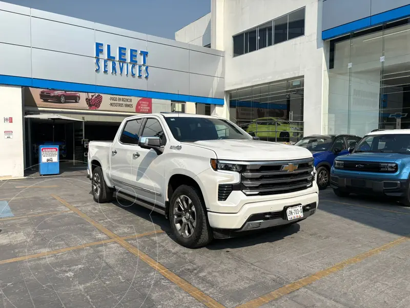 Foto Chevrolet Cheyenne 6.2L High Country usado (2023) color Blanco financiado en mensualidades(enganche $359,520 mensualidades desde $23,954)