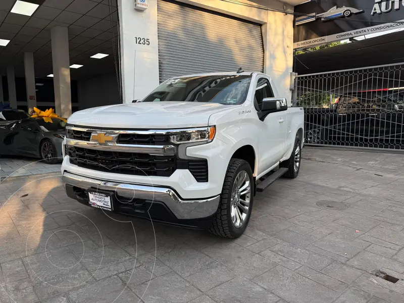 Foto Chevrolet Cheyenne LT 4X4 usado (2023) color Blanco financiado en mensualidades(enganche $168,000 mensualidades desde $24,321)