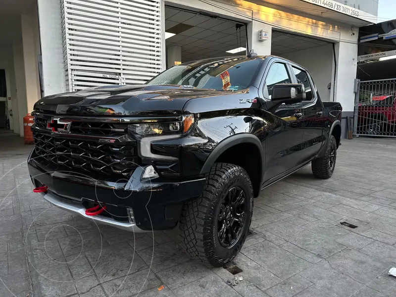 Foto Chevrolet Cheyenne ZR2 usado (2023) color Negro financiado en mensualidades(enganche $260,000 mensualidades desde $35,113)