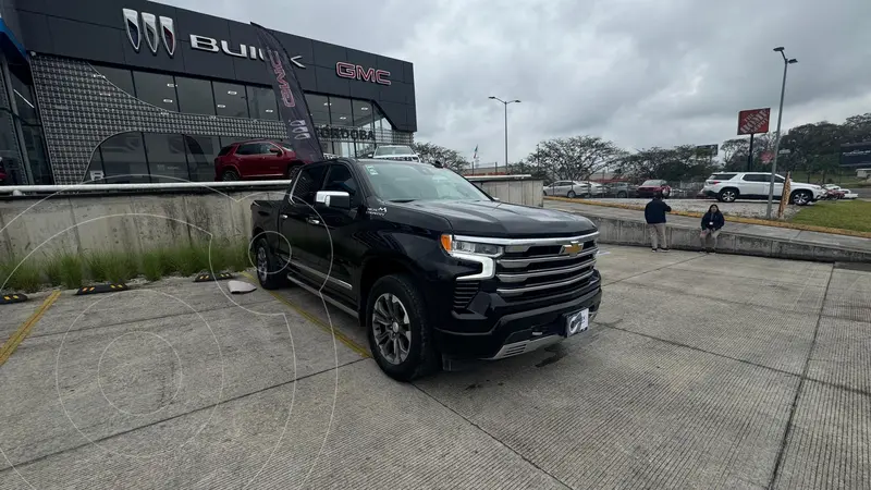 Foto Chevrolet Cheyenne 5.3L High Country usado (2023) color Negro precio $1,050,000