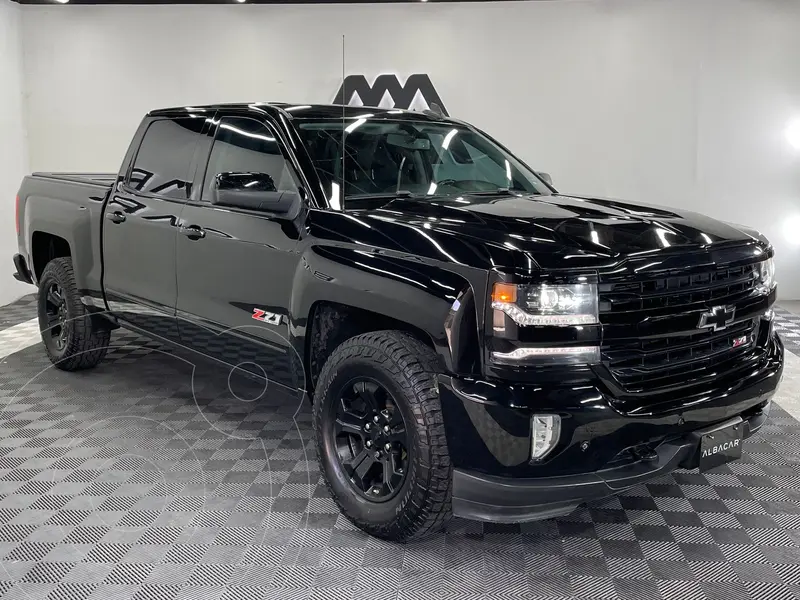 Foto Chevrolet Cheyenne 2500 4x4 Doble Cabina Midnight Edition usado (2017) color Negro precio $597,999