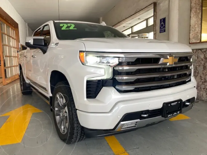 Foto Chevrolet Cheyenne 6.2L High Country usado (2022) color Blanco Platinado financiado en mensualidades(enganche $499,900 mensualidades desde $22,786)