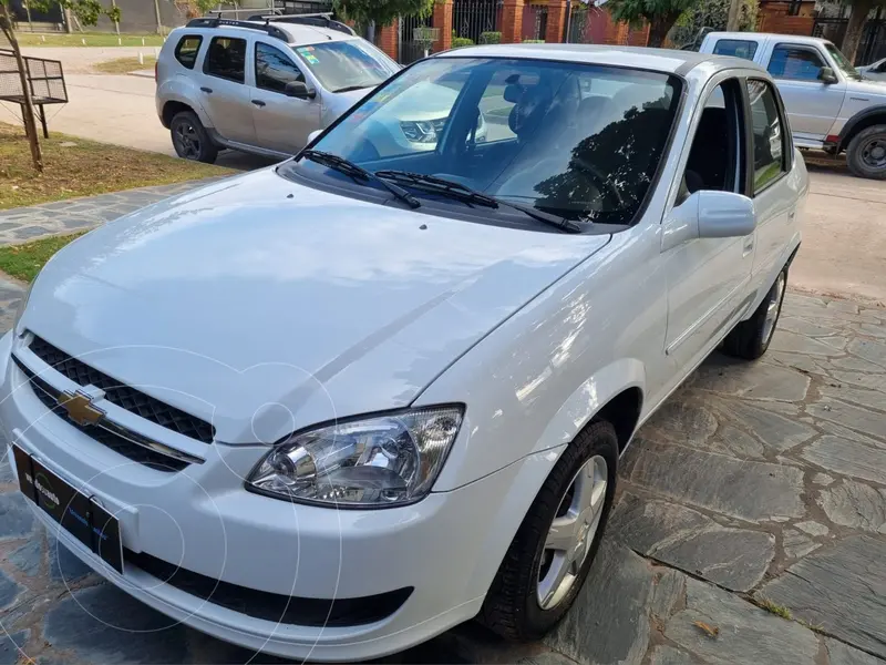 Foto Chevrolet Classic 4P LS Pack usado (2016) color Blanco precio $2.650.000