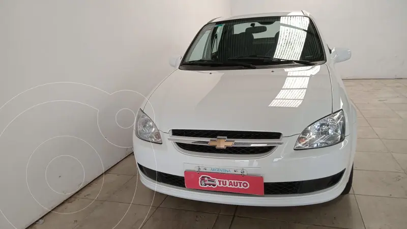 Foto Chevrolet Classic 4P LS usado (2015) color Blanco Summit precio $8.800.000