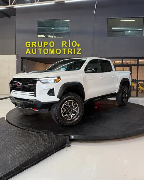 Foto Chevrolet Colorado ZR2 usado (2024) color Blanco financiado en mensualidades(enganche $133,402 mensualidades desde $28,126)