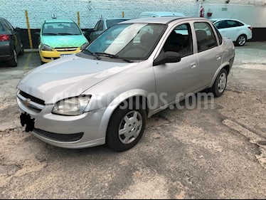 Foto Chevrolet Corsa Classic 4P 1.4 Base usado (2015) color Gris precio $165.000