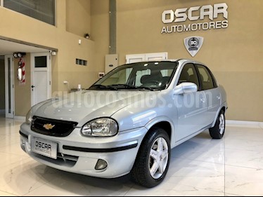 foto Chevrolet Corsa Classic 4P 1.6 GLS usado (2009) color Plata Polaris precio $259.000