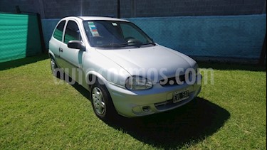 Foto Chevrolet Corsa Classic 3P 1.6 usado (2005) color Gris Plata precio $140.000