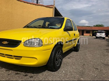 Foto venta carro usado Chevrolet Corsa 3 Puertas Sinc. A-A (2005) color Bronce precio u$s1.900
